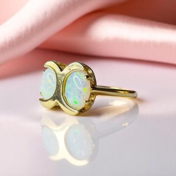VINTAGE- 14K Gold -Natural Australian White Opal Crescent Moon Ring -Size 7 - 3g - Picture 2 of 16